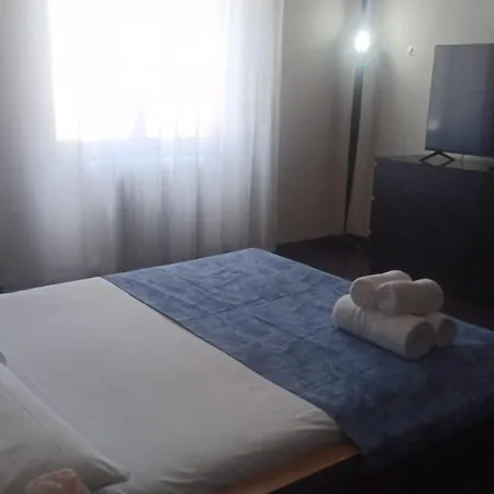 Lejlighed 15 Min From The Cathedral, Spacious, Bright, Elevator, Wi-fi