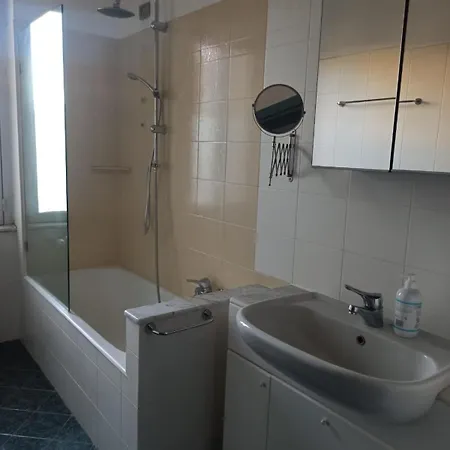Lejlighed 15 Min From The Cathedral, Spacious, Bright, Elevator, Wi-fi *