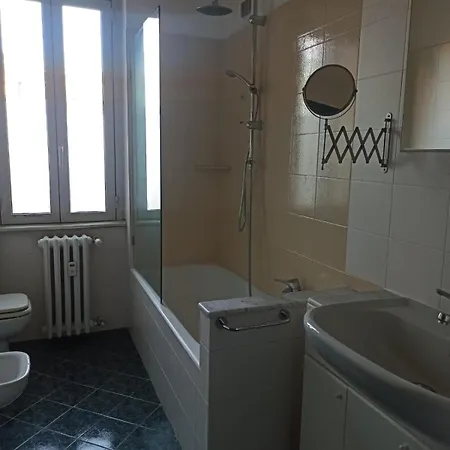 Lejlighed 15 Min From The Cathedral, Spacious, Bright, Elevator, Wi-fi