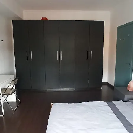 15 Min From The Cathedral, Spacious, Bright, Elevator, Wi-fi Apartmán