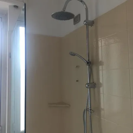 Appartement 15 Min From The Cathedral, Spacious, Bright, Elevator, Wi-fi